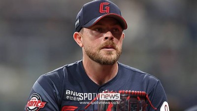 KKKKKKK 스위퍼가 춤을 췄다, 역전승 발판…롯데 158km 에이스 팬들 응원 큰 힘, 보답하겠다