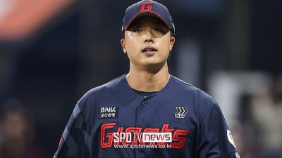 '12G 무실점' 실점하는 법을 잊었다…34년 만에 신인왕 배출? 롯데 대졸루키 감격의 첫 승