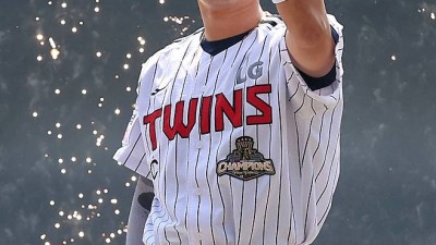 몸값 비싼 선수들도 저렇게 뛰는데 개막 3연패→11경기 만에 1위, LG는 이렇게 우승후보로 돌아왔다