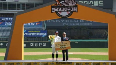 1회엔 선제 만루포, 9회엔 153km 광속구 마무리...'고교 오타니' 엄준상 MVP, 덕수고 이마트배 정상