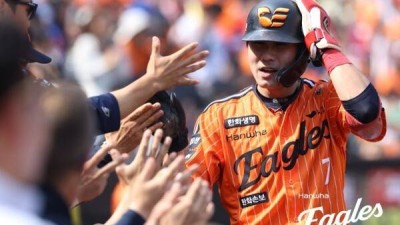 '1군 데뷔 11년 만에 최고' 한화 50억 유격수에게 대체 무슨 일이? 패배에도 빛난 2안타 2득점 활약→월간 타율 0.346 '펄펄'