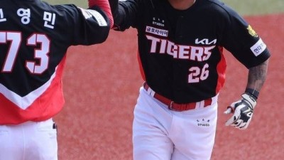 '카스트로, 홈런 쳐야 한다!' KIA, 이럴 거면 왜 소크라테스 버렸나?...적응기라면 다행, 이젠 몸값 해야