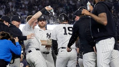 ‘4-0→4-4→7-4→7-7→8-8→8-10→11-10’…오리무중의 난타전 승부, 결국 양키스가 웃었다, 9회말 ‘끝내기 폭투’로 5연패 탈출