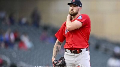 '안타-볼넷-볼넷-안타-2루타-홈런-땅볼-뜬공-홈런' 1⅔이닝 11실점이라니, 18승 엘리트 투수의 역대급 수모