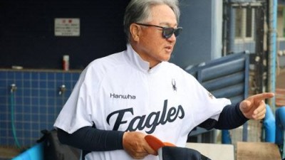 '불펜 난조에 한숨' 김경문 한화 감독 야구하면서 처음 본 장면