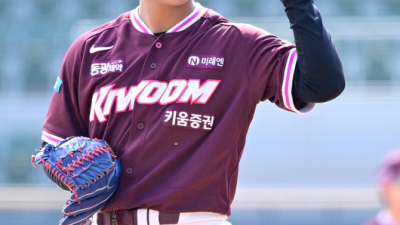 전체 1순위 156km 슈퍼루키 데뷔 마운드 오르나...설종진 볼넷없어 긍정적, 일요일 등판보고 결정 [오!쎈 광주]