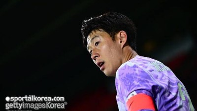 신의 뜻이라면... 손흥민, '1-4 패배' 탈락 선사→적 주장 찾아가 위로 따뜻한 격려, 월드컵서 다시 만나자고 했다