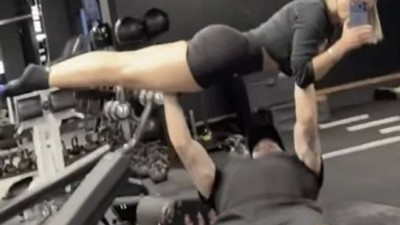 역기 대신 '모델 여친' 들었다 놨다, 축구계 깜짝 놀랐다…'약물 징계' 첼시 FW, 이색 훈련법 시선집중