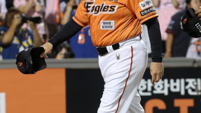 투수는 볼질, 수비는 실책 남발, 이젠 타선도 침묵… 총체적 난국 빠진 한화