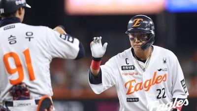 도대체 왜? 한화 비디오판독 신청 패스 미스터리…선수 시그널에도 벤치는 요지부동, 그렇게 영원히 '아웃'으로 남았다