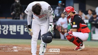 KIA에서 12년, 유니폼은 바뀌어도 정은 남아 있었다… 박찬호 90도 인사에 KIA팬들도 따뜻한 격려