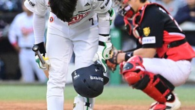 박찬호는 KIA 팬들에게 90도 인사했고, 손아섭은 두산 팬들에게 환호를 받았다…특명, 곰 방망이 살려라[MD잠실]