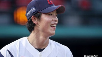 '와' 롯데가 기다릴 만했네! 첫 등판부터 3⅔이닝 무실점 쾌투, '어지럼증' 156㎞ 외인 강판 빠르게 잊혔다 [부산 현장]
