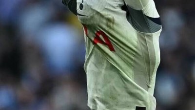 완전 흥분+자제력 잃어 손흥민 7번 후계자 역대급 추태...데제르비 홈 데뷔전서도 무승부, 강등권 탈출 실패