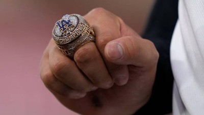 공포의 美 입국심사대, '절대반지' 끼면 프리패스? 日레전드가 밝힌 사연은