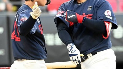 롯데 손성빈 한태양이 사라졌다! → 유강남 주전포수. '에이스' 김진욱과 배터리 [부산 현장]