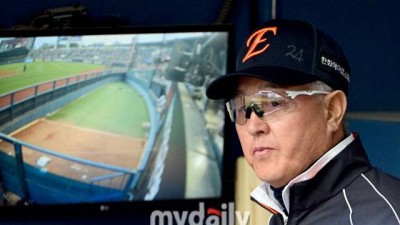 한화는 어떻게 ERA 0.00 국대 마무리 무너뜨렸나…한화 팬들 먼저 찾았다, 김경문 진심 좋은 경기 많이 못 보여드려