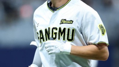 '와 말년 병장 맞아?' 짧은 머리에 담은 독기…한화 프랜차이즈 '최초 2루수' 돌아온다 대전 가는 게 목표