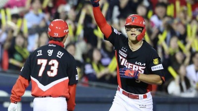 '홈런 선두' KIA 김도영, NC전 10회 쐐기포…시즌 10호 홈런