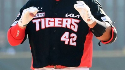'넘어진' 한준수, 오른쪽 어깨 타박상 → 김태군 1군 등록…김태형은 불펜 활용 [광주체크]