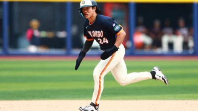 송성문, MLB 데뷔 첫 선발전에서 2025 NL 삼진왕 상대 2루타 폭발