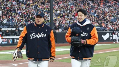 한화 류현진, '어깨 부상' 문동주에 조언…수술 이후가 더 중요해