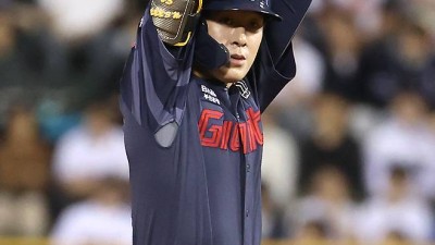 첫 홈런에도 웃지 않았다, 울컥한 롯데 천재타자 응원가 안 불러주실 줄 알았는데…