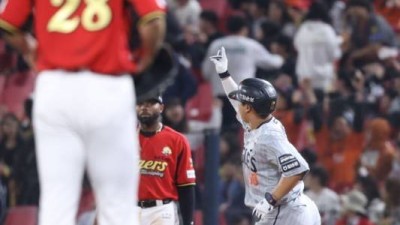 '시즌 6호포' 한화 강백호, 'KIA 홈런존' 주인공 됐다…자동차 받아
