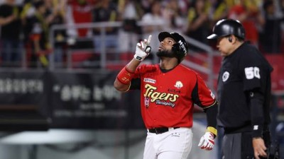 데뷔 후 4안타가 모두 홈런…KIA 아데를린, KBO 역대 최초 진기록