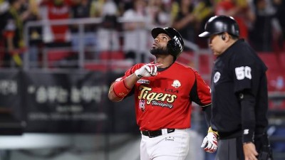 '6주 단기알바', KBO 45년史 새로 썼다! 안타 4개가 '모두 홈런'→박재현도 데뷔 첫 멀티포…KIA, 롯데 꺾고 2연패 탈출 [부산:스코어]