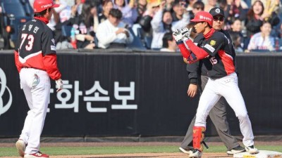 기습번트→2루 도루→3루 진루→결승 득점…거침없는 20세 돌격대장, 롯데 대혼돈 빠뜨린 만점 디테일 [오!쎈 부산]