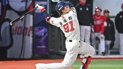 한때 '국대 우익수'였는데, 이제는 롯데 주전도 장담 못한다…강속구 시대에 뒤쳐지다니