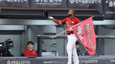 이범호 감독님 지도 덕분에… KBO 고작 5경기 뛰었는데, 벌써 사회생활 만점! 홈런→홈런→홈런→홈런→첫 단타가 결승타 [부산 현장]