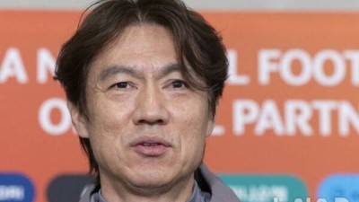 [오피셜] 홍명보 감독, 계약 기간 만료 전 마지막 대회서 67년 만에 우승 안길까...아시안컵, 정상 도전하는 한국, 베트남 등과 E조 편성