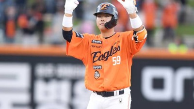 4연타석 홈런→시범경기 홈런 2위→5월 5홈런…한화 10년 책임질 ‘난세 영웅’이 등장했다