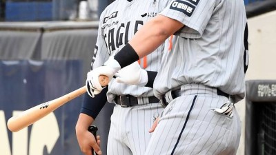 5명이 33홈런 '폭격', 라팍팀 삼성보다 더 많이 쳤다…총체적 난국 → 벼랑끝 대반전, '평균 25.2세' 독수리 5형제 있었네