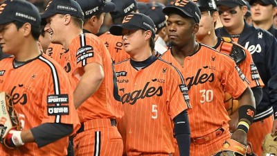 한화, '타율·안타·홈런·득점·타점·장타율·OPS·득점권 타율' 8개 부문 1위 싹쓸이…방망이 무섭네→그런데 마운드가 '꼴찌', 해결 과제 명확하다 [고척 현장]