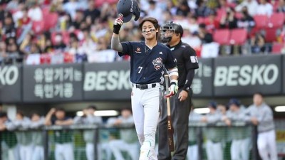 두산 솔직히 실망 많이 했다 前 KIA 80억 FA '작심 발언', 그리고 이적 후 첫 친정 방문→'깜짝 선물'에 담긴 진심과 90도 인사