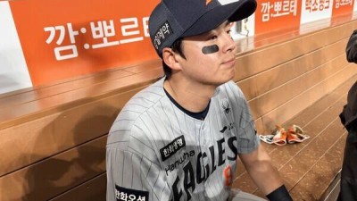 문동주 벨트 차고, 강백호 우산 쓰고…노시환도 한화도 다시 날아오른다 우리 팀 걱정 안 합니다