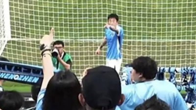 홈팬에게 달려가 삿대질+언쟁이라니 주장직 박탈 공식발표..감독이 허리 숙여 사과