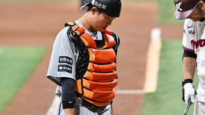 허인서 어디로 던져? 황당한 실점 나왔다…'복귀전 최고 152km' 에르난데스, 3⅔이닝 6피안타 6K 3실점 강판 [고척 라이브]