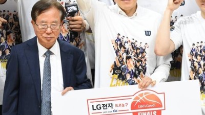 ‘우승 약속’ 지킨 ‘KCC맨’ 이상민 감독, 故 정상영 명예회장과 아버지를 떠올리다…“꼭 우승하라는 약속 지켰습니다” [KCC V7]
