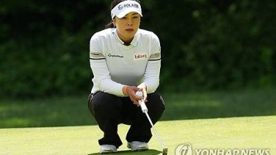드디어 첫 승 기회 잡았다… 윤이나, 퀸시티 챔피언십 1R 공동 1위
