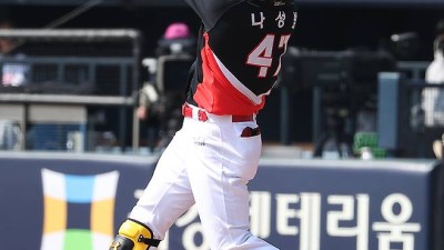 이범호와 나성범의 대화, 어떤 이야기 오갔을까… 여전히 기대한다, 해결사가 더 필요하다