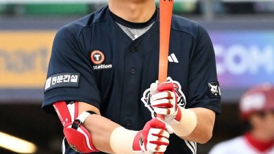 '1억 굴욕→또 2군행' 트레이드 초강수 컴백, '역대 최초' 시동 다시 걸었다
