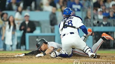역대급이다… 이정후, 김혜성 앞에서 '인사이드 더파크 홈런' 작렬