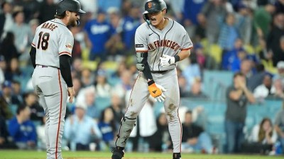 '와' 이정후, MLB 첫 '인사이드 더 파크 홈런'…다저스 무너트렸다 (종합)