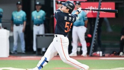 '와' 한화 팀 내 홈런 1위 또.또.또 한 명 늘었다! 문현빈, 6일 만에 125m 역전 투런포 '시즌 8호' [수원 현장]