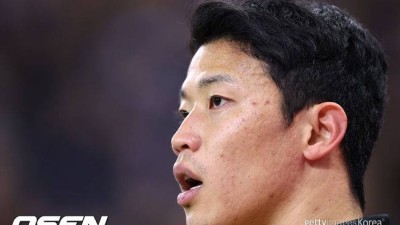 비행기도 놓칠걸?, 내가 공짜로 태워줄게 황희찬, 조롱 속에 떠난다...HWANG 몰락은 연구 대상 울버햄튼 팬덤 대폭발