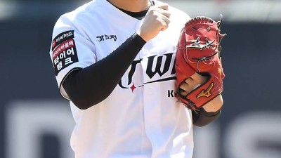 '1위인데' KT 이강철 감독의 한숨…소형준 복귀 더 늦어진다→안현민 2주후 재검 예정